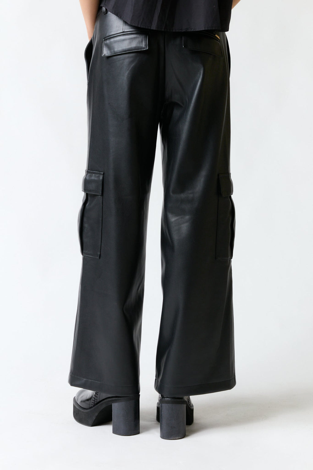 Pantalón cuero negro ancho | Liola
