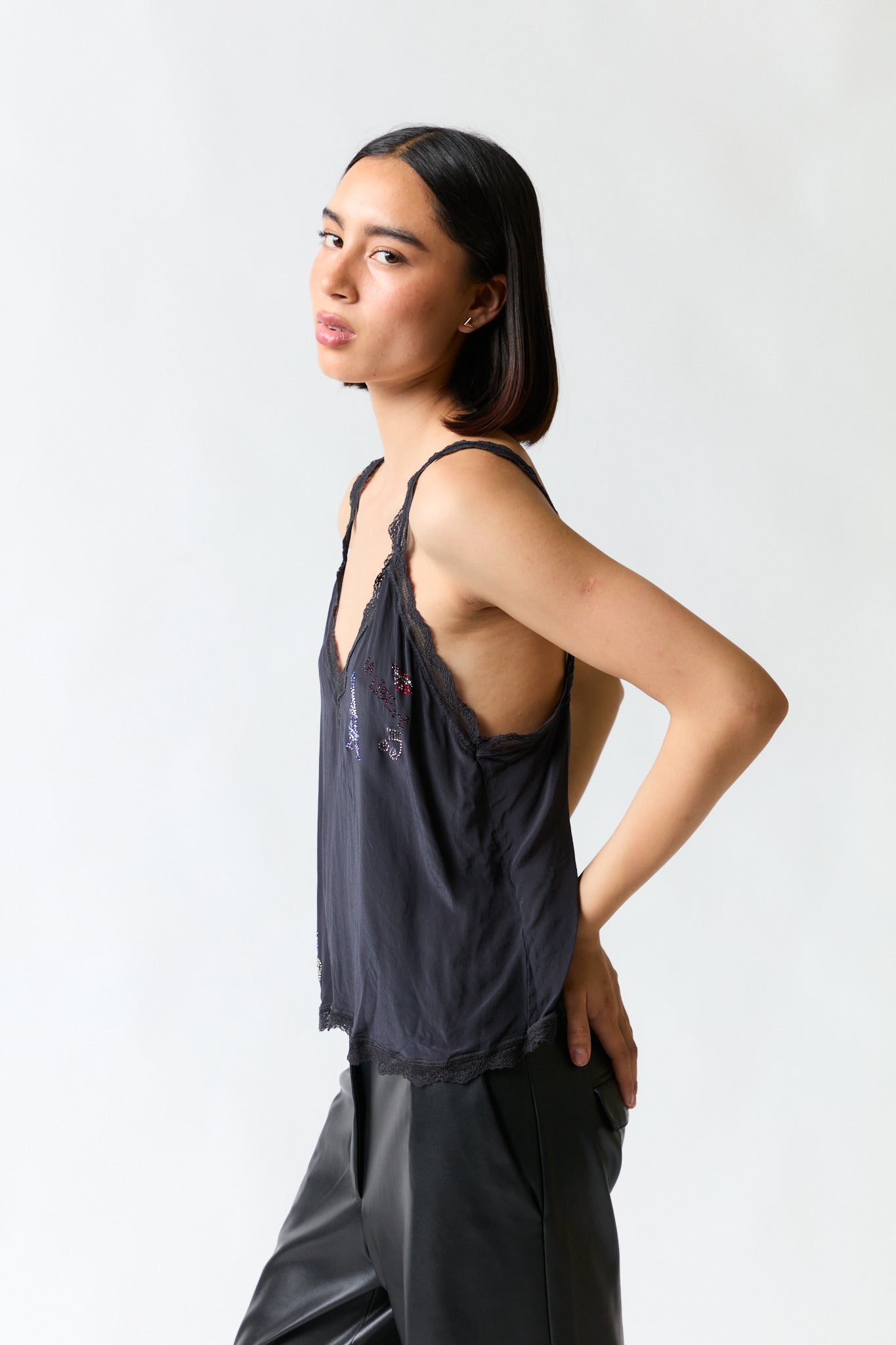 Polera negra bordada | Rapsodia