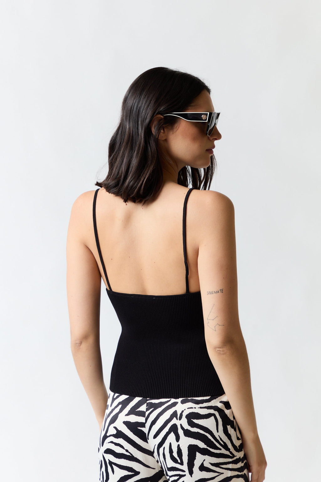 Polera sin mangas negra | Mango