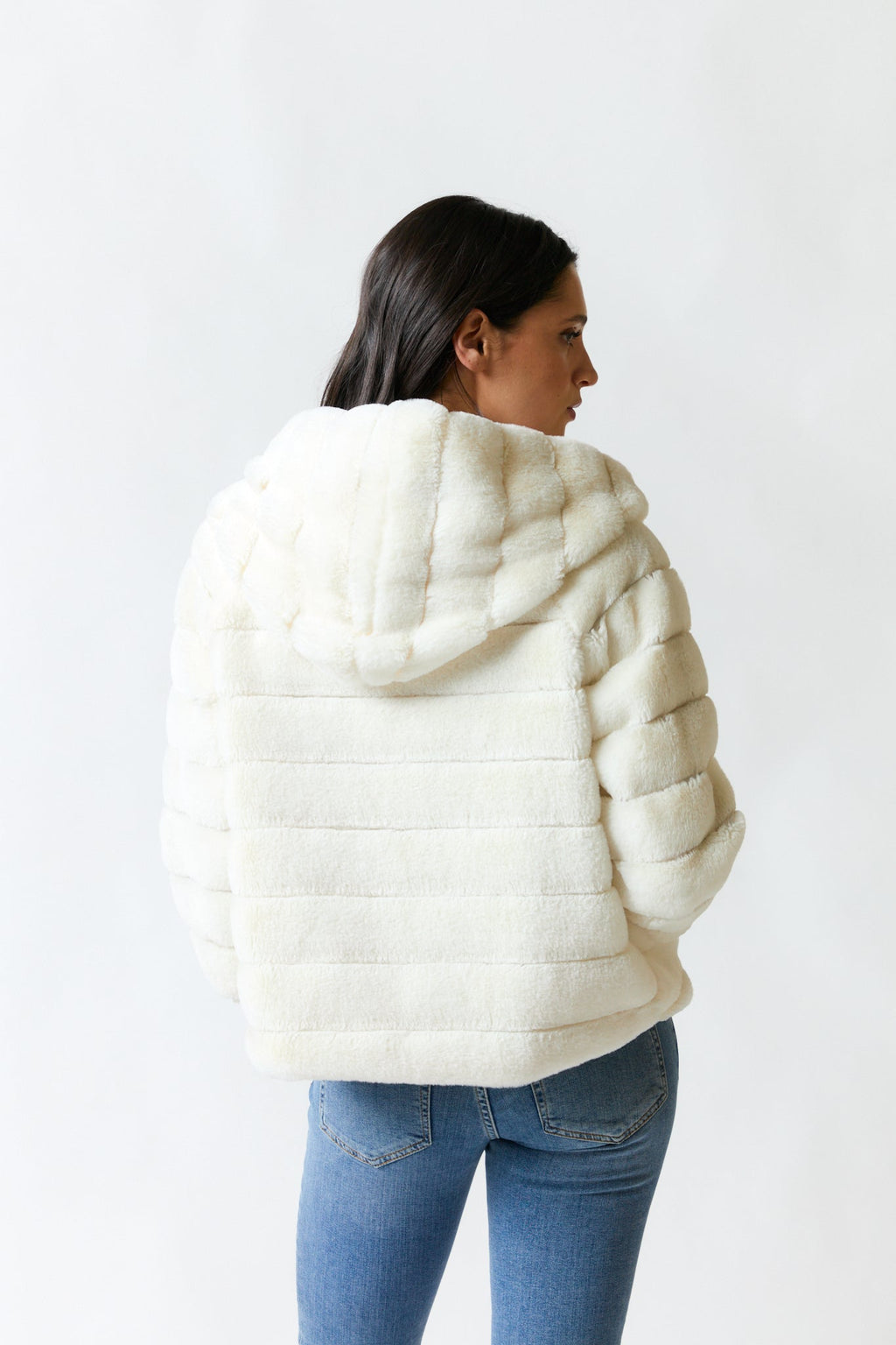 Abrigo corto piel blanco fiesta | Lineatre