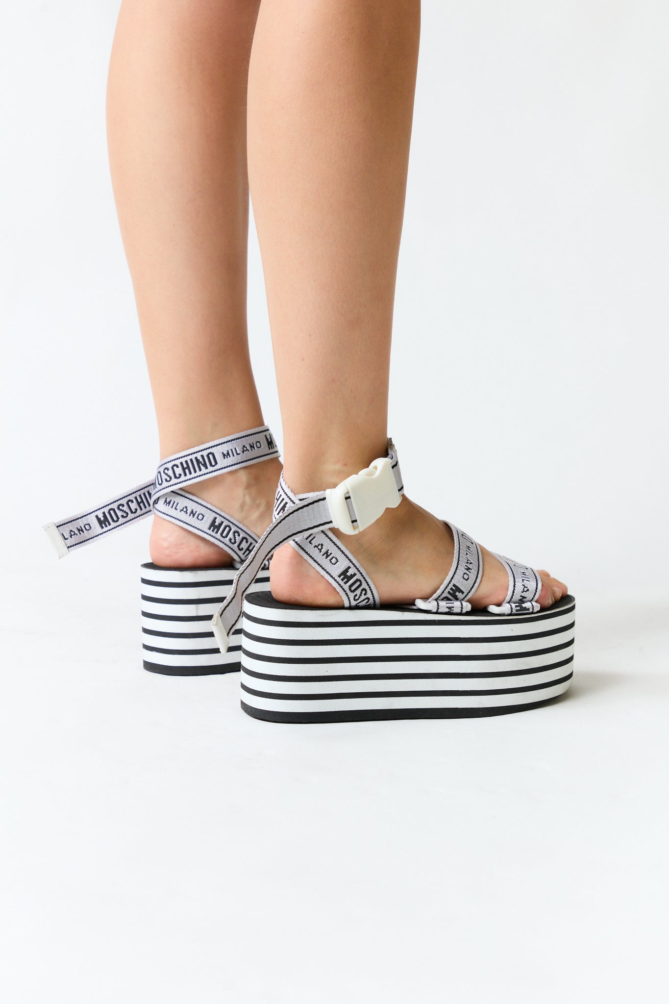 Sandalias negras con blanco | Moschino