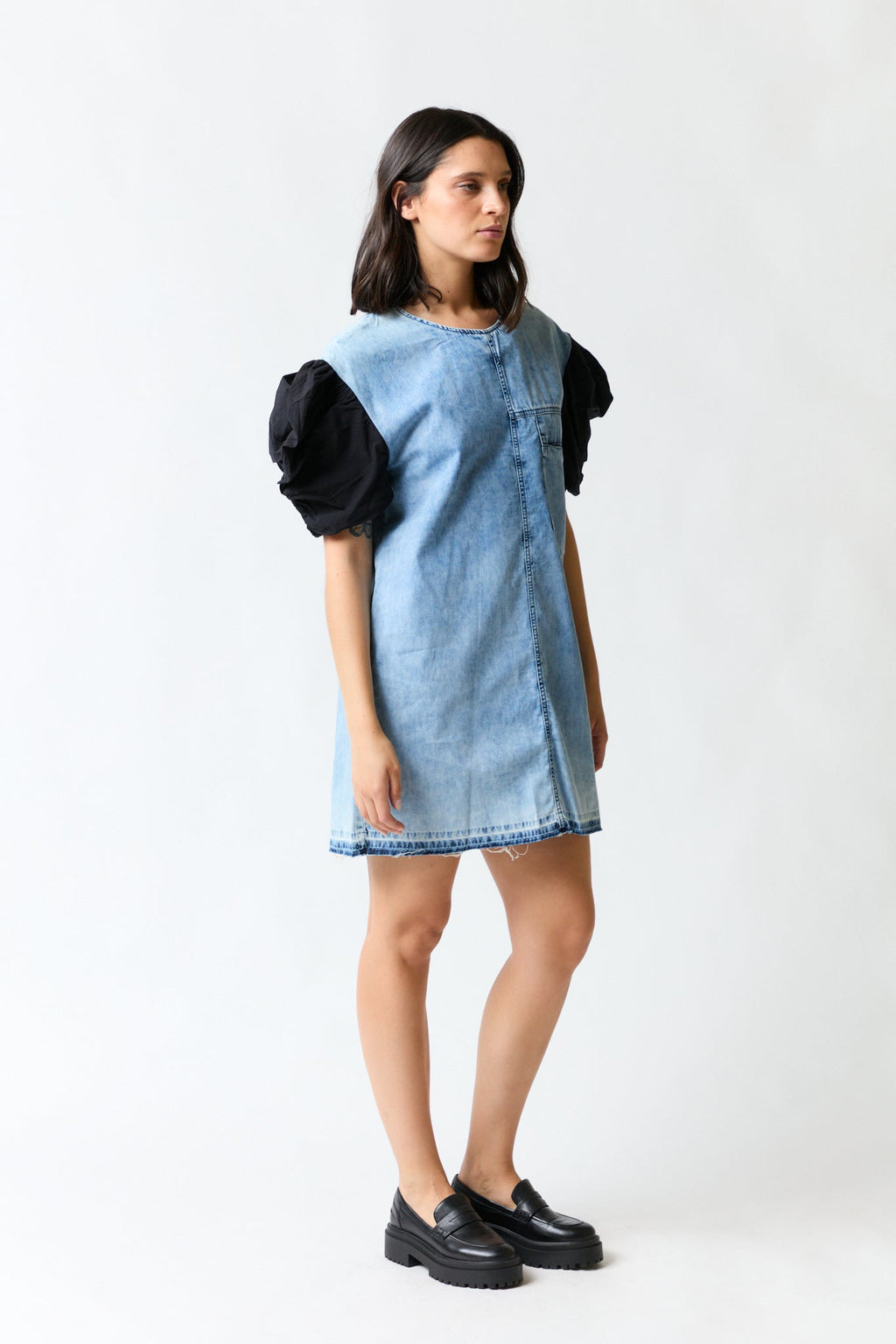 Vestido denim azul con mangas negras | Bimba y Lola