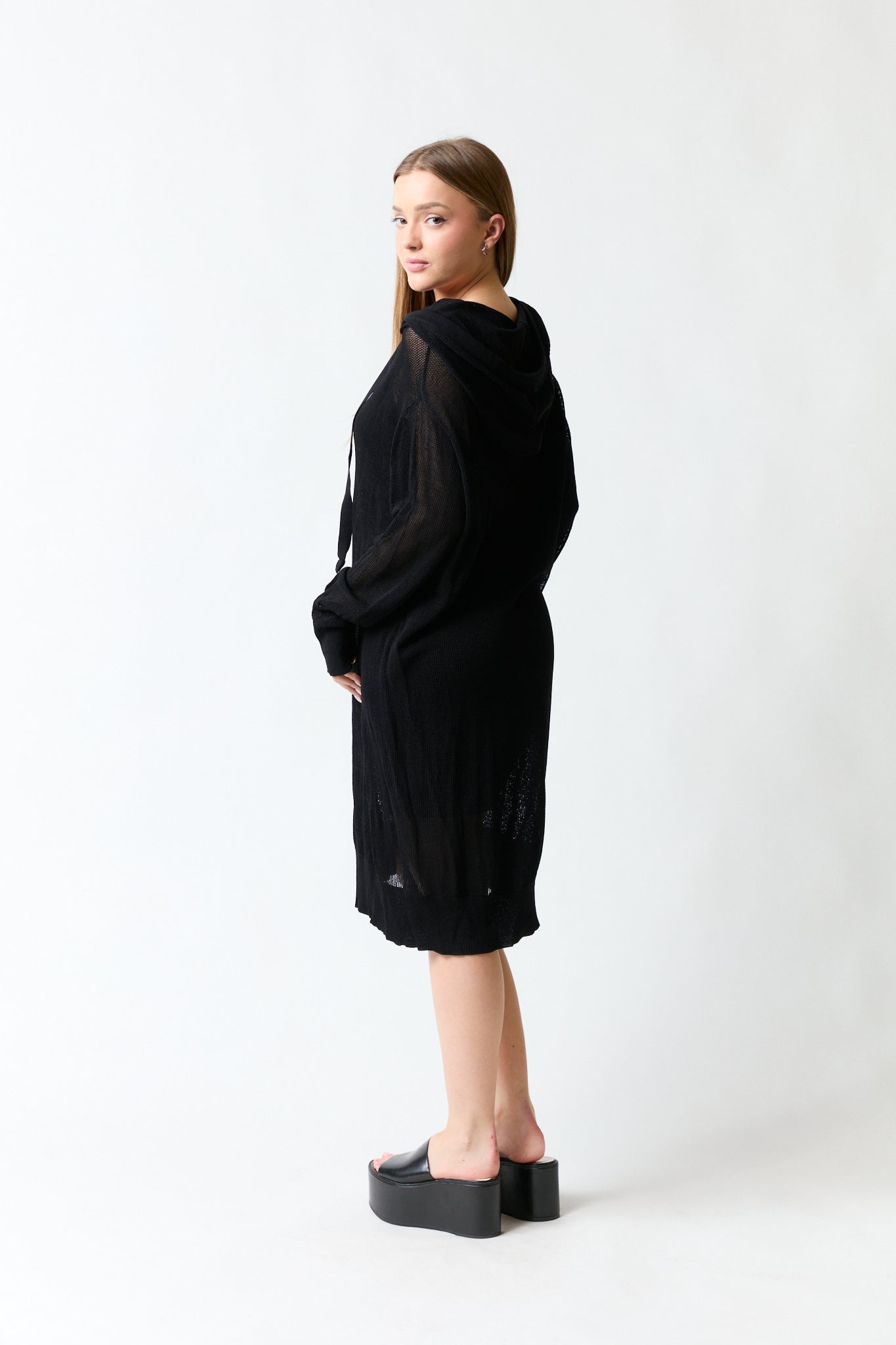 Vestido transparente negro con gorro | Zara