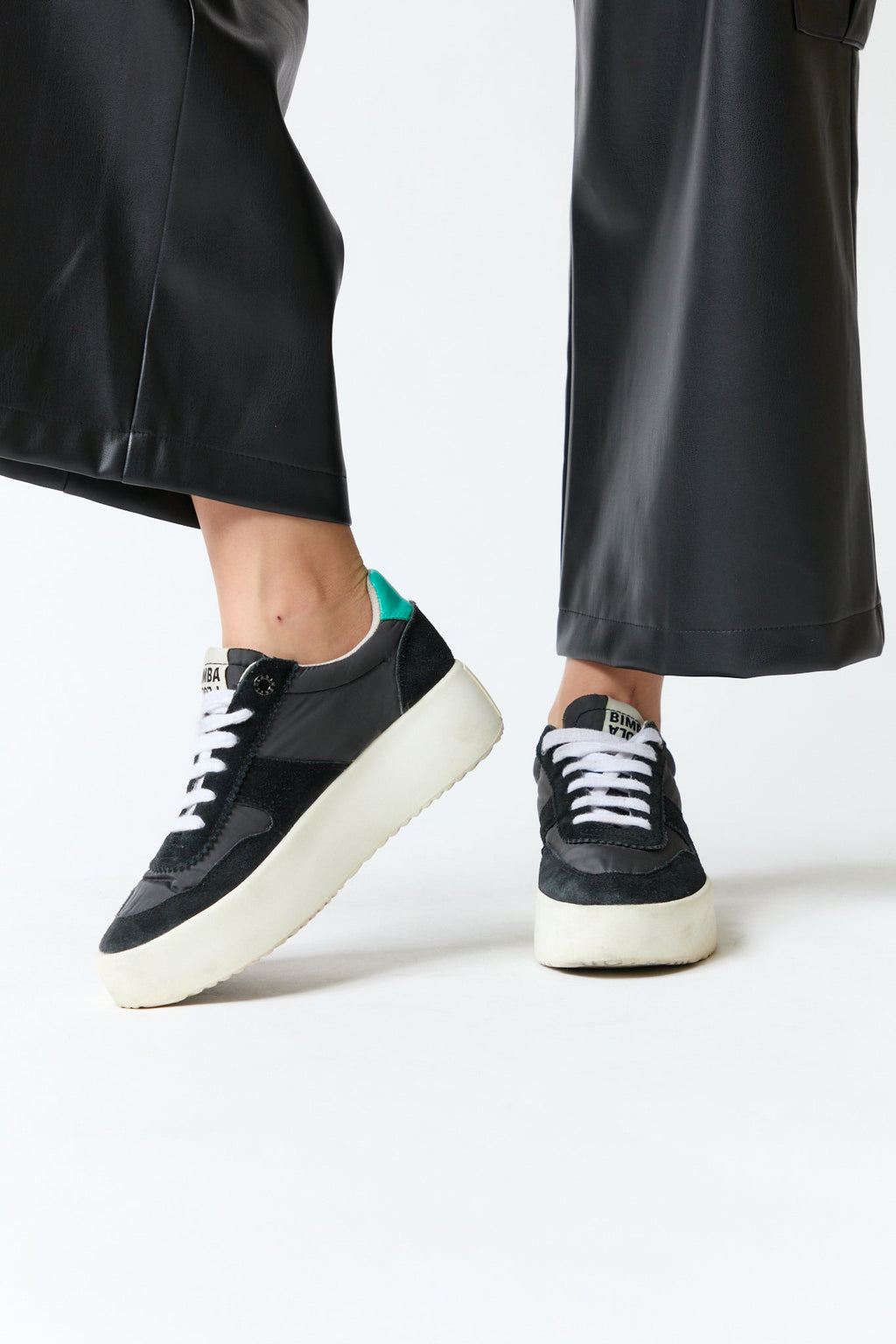 Zapatillas negras con calipso | Bimba y Lola