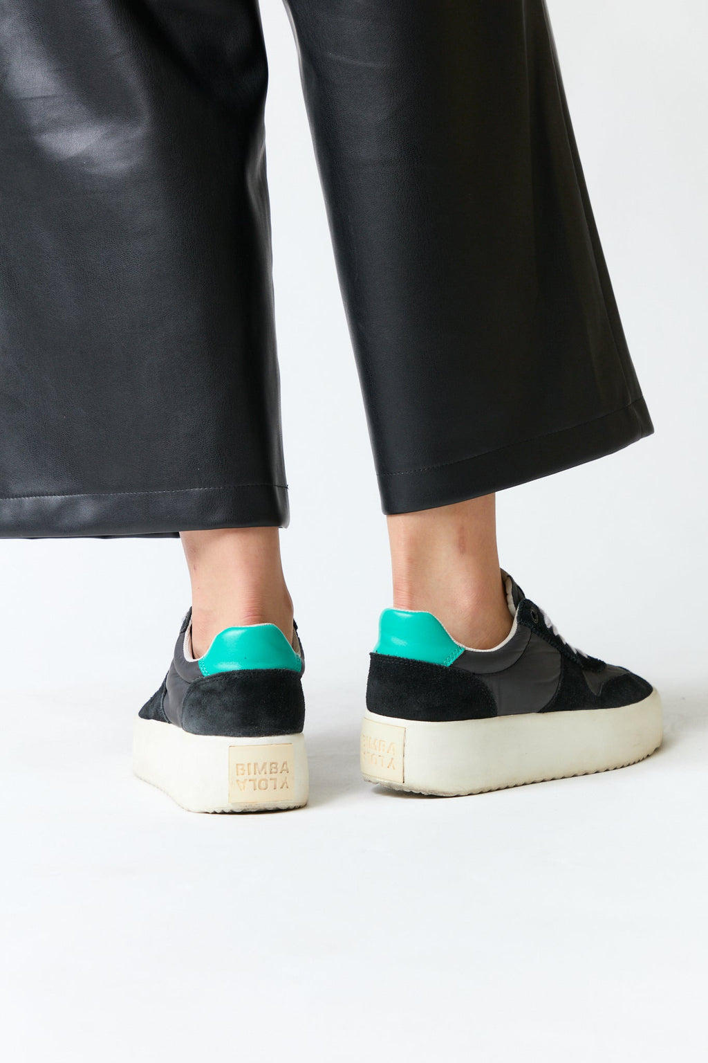 Zapatillas negras con calipso | Bimba y Lola