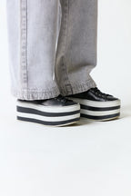 mujer vistiendo producto negro Formentini, estilo urbano en estudio