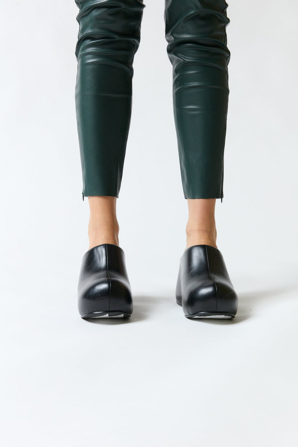 Zapatos suecos negros | Jeffrey Campbell