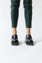 Zapatos suecos negros | Jeffrey Campbell