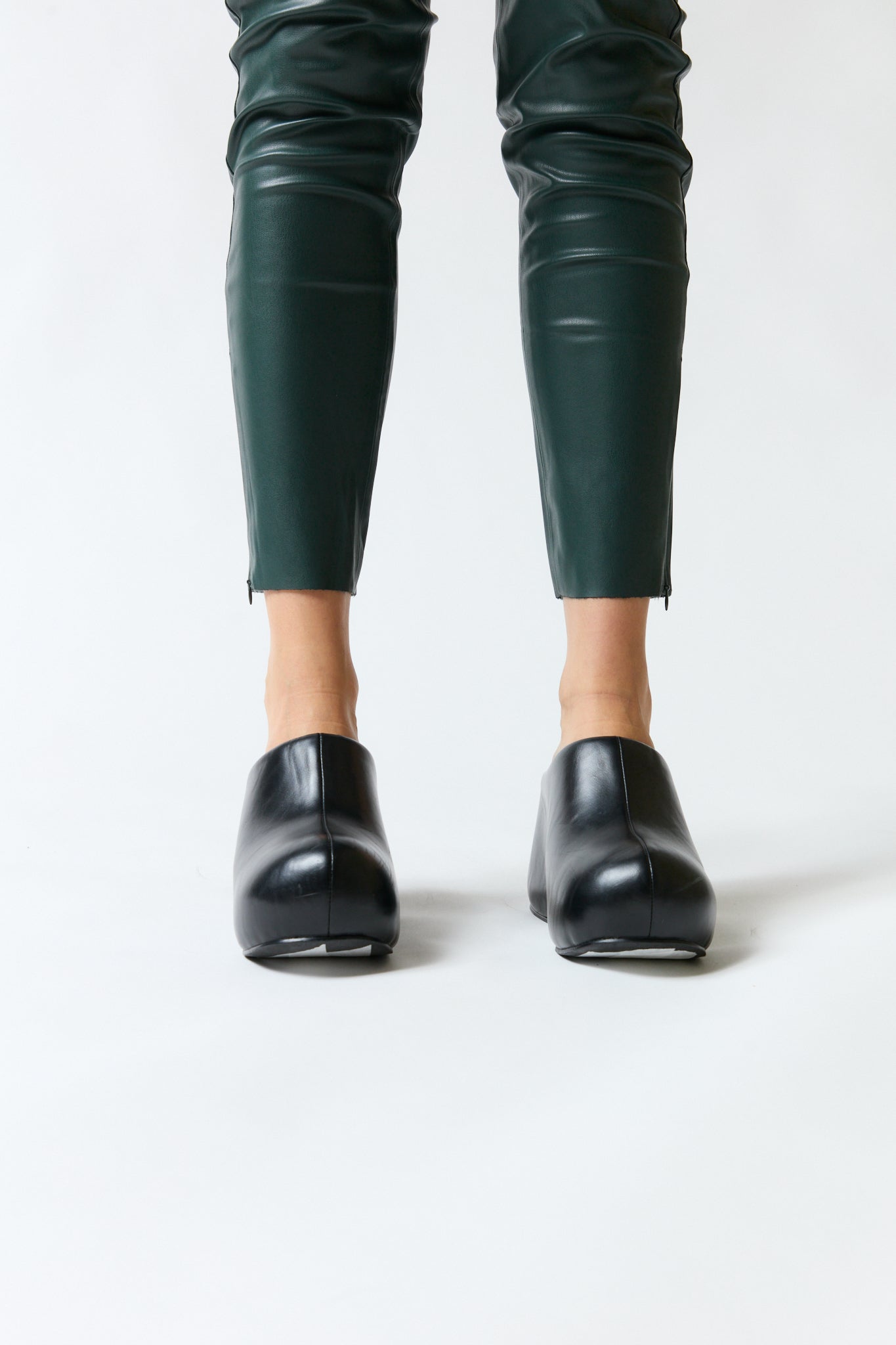 Zapatos suecos negros | Jeffrey Campbell